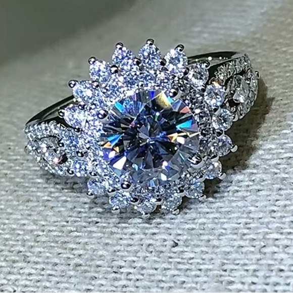 Gorgeous 925 Silver Crystal Zircon Ring - Perfect for Anniversaries & Weddings 8 - Picture 2 of 8